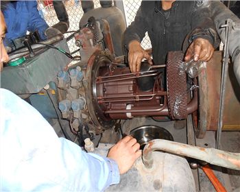 成都中央空調(diào)維修-螺桿機(jī)組（保養(yǎng)）